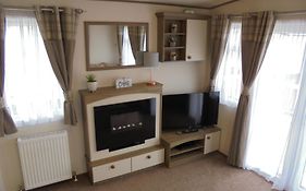 The Grange Ingoldmells: Elan 6 Berth, Central Heated, Wrap Around Decking